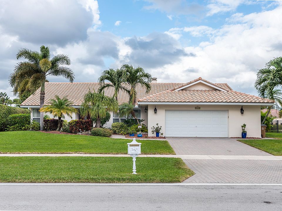 1st image of 2445 Lakes Drive