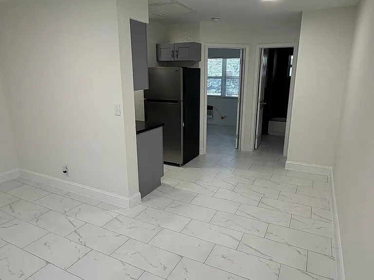 110 NW 7th Ave #18 — Photo 12