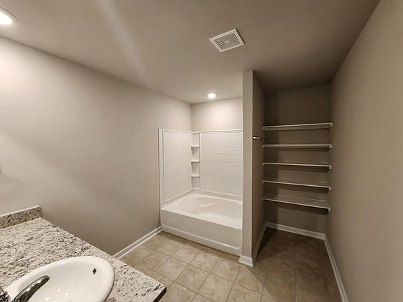 4th image of 9067 Worthington Ct