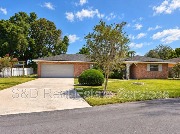 204 Chaucer Ln, Winter Haven, FL 33884