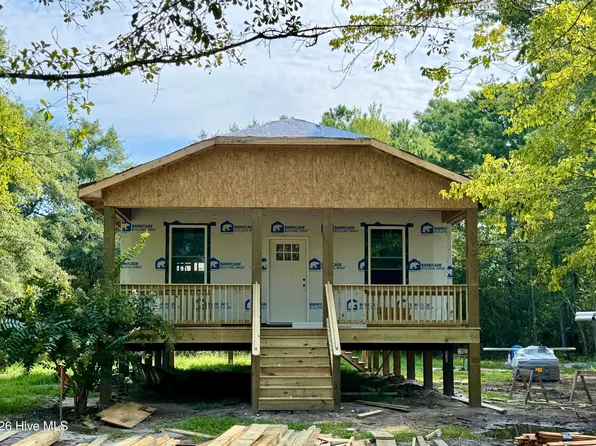93 J E Batson Road, Hampstead, NC 28443