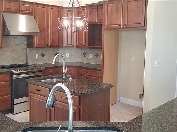 3rd image of 1718 Iverness Ct