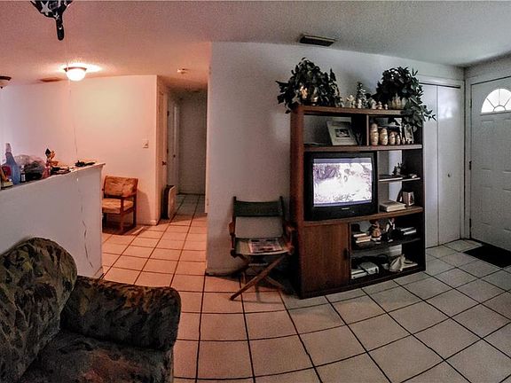 2nd image of 1421 Crescent Pl