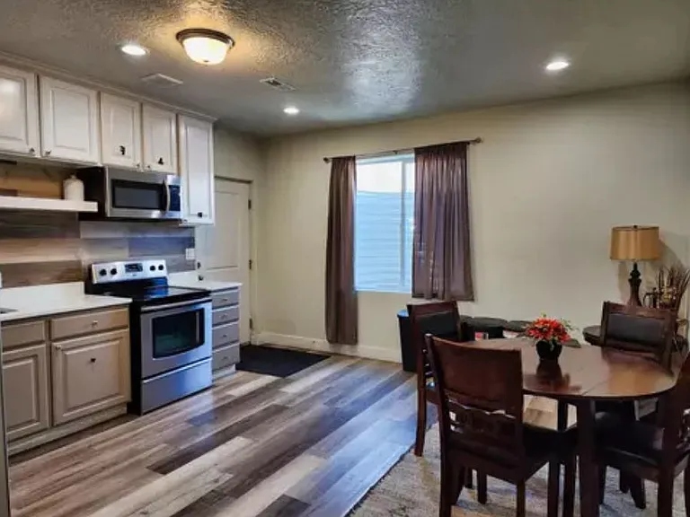 6312 S Echomount Rd — Photo 2