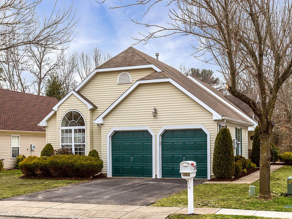 1st image of 2390 Woodbine Ln
