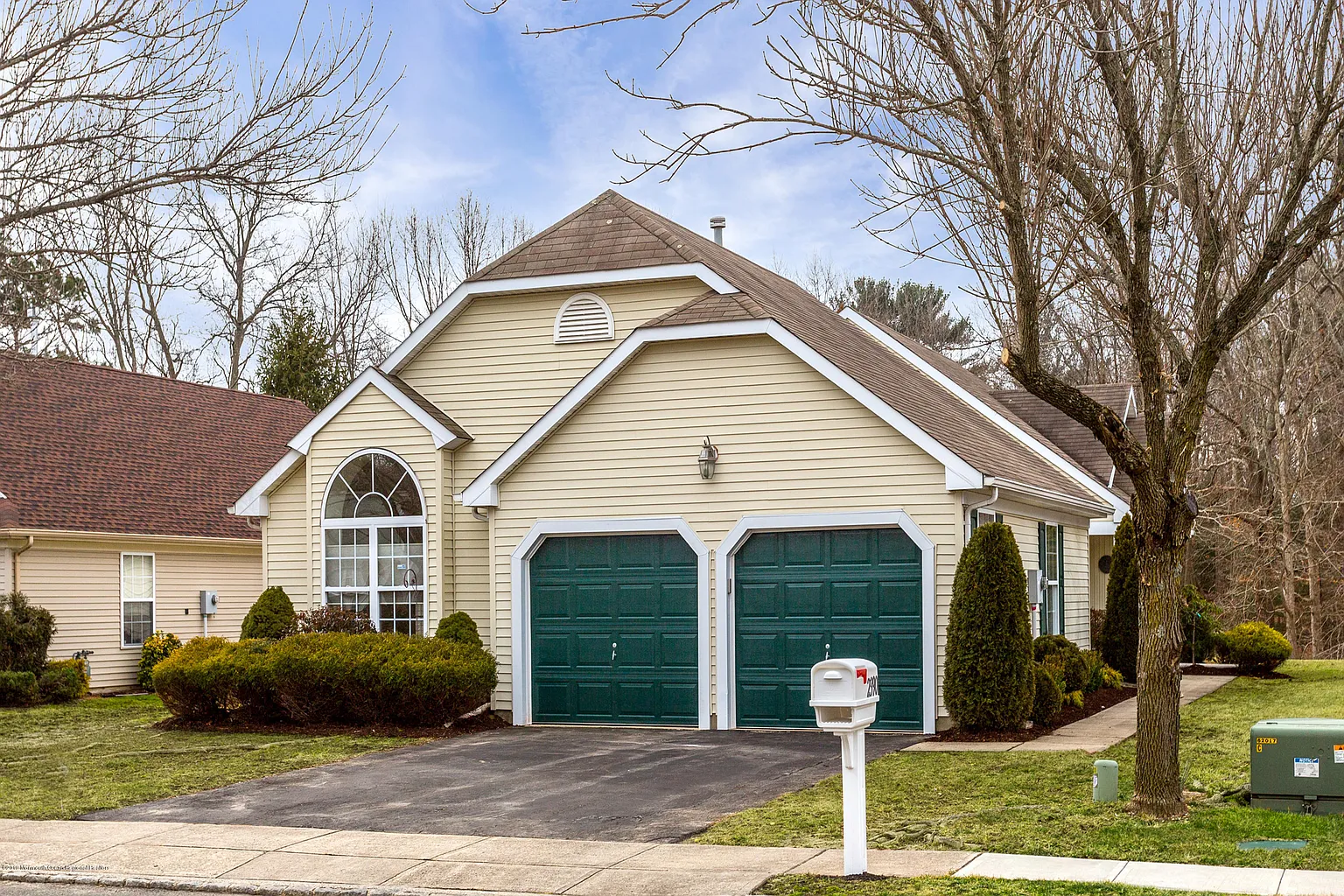 2390 Woodbine Ln photo 1