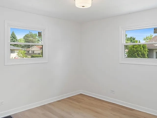 329 Marion Ct — Photo 14