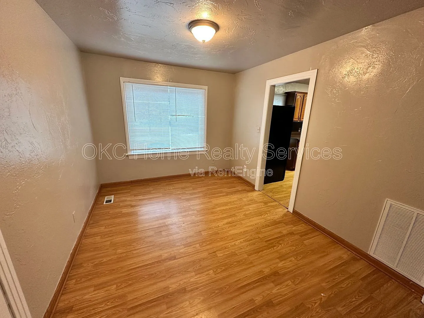 2 bed, 1.0 bath, 1009 sqft, $1,125 — Photo 3