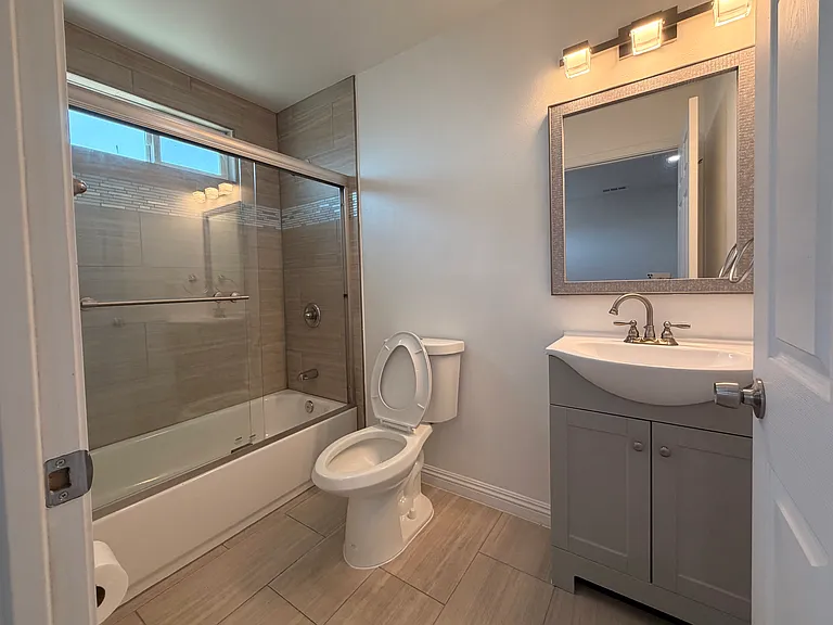 4321 E 4th St #3 — Photo 5