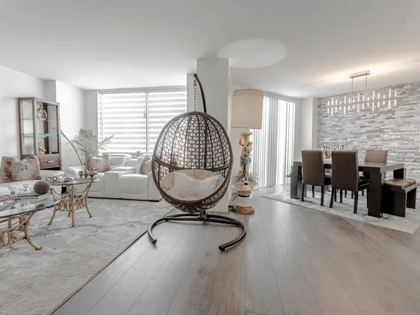 806 Harmon Cove Tower image 1 of 50