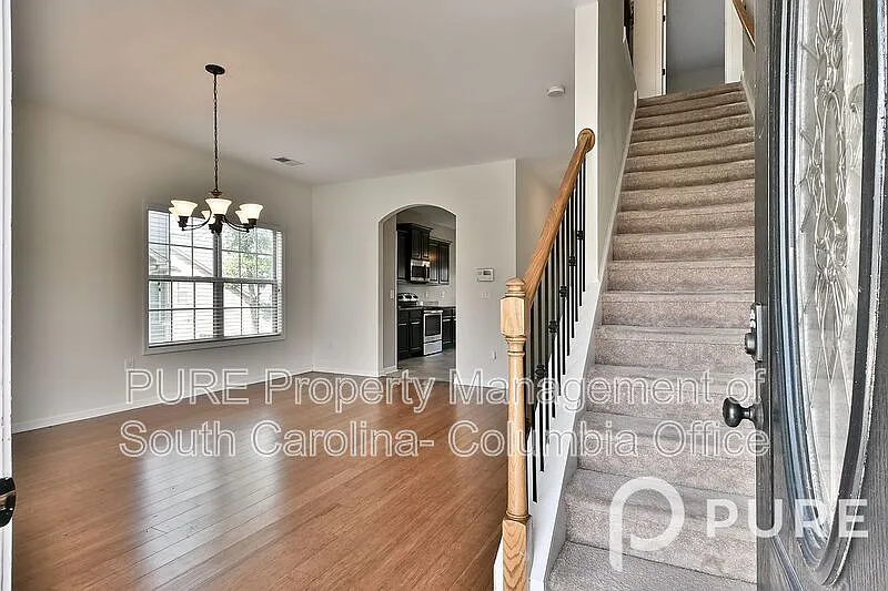 4 bed, 2.5 bath, 2498 sqft, $2,395 — Photo 4