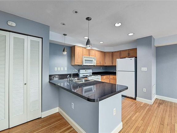5th image of 2404 Prospect Ave #303