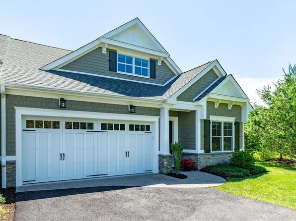 65 Travelers Ct, East Greenwich, RI 02818