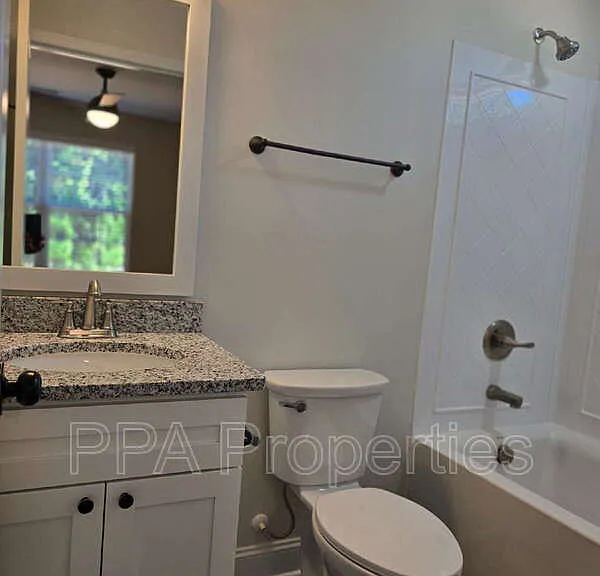 402 Giles St #B — Photo 33