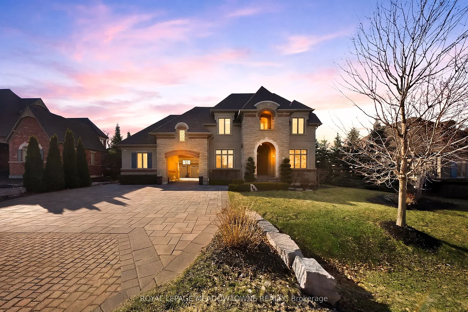 6 Holdroyd Ct photo 1