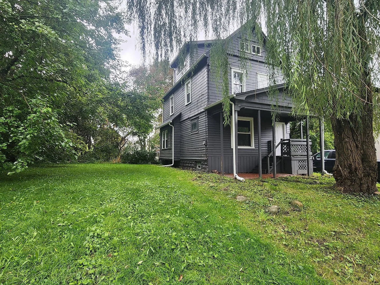 6 Bedroom, 2 Bathroom Home — Photo 2