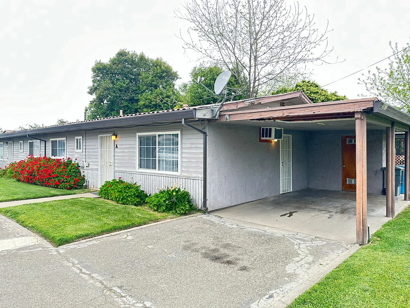 5672 Arboga Rd APT A photo 1
