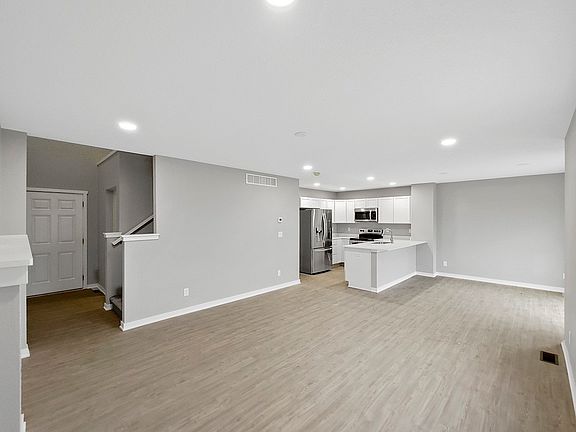 2nd image of 606 Cottonwood Ave
