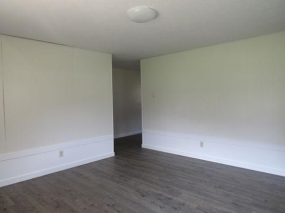 3rd image of 17 Clinton Ln