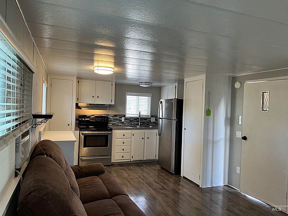 2nd image of 631 Preston Ave Trailer 34