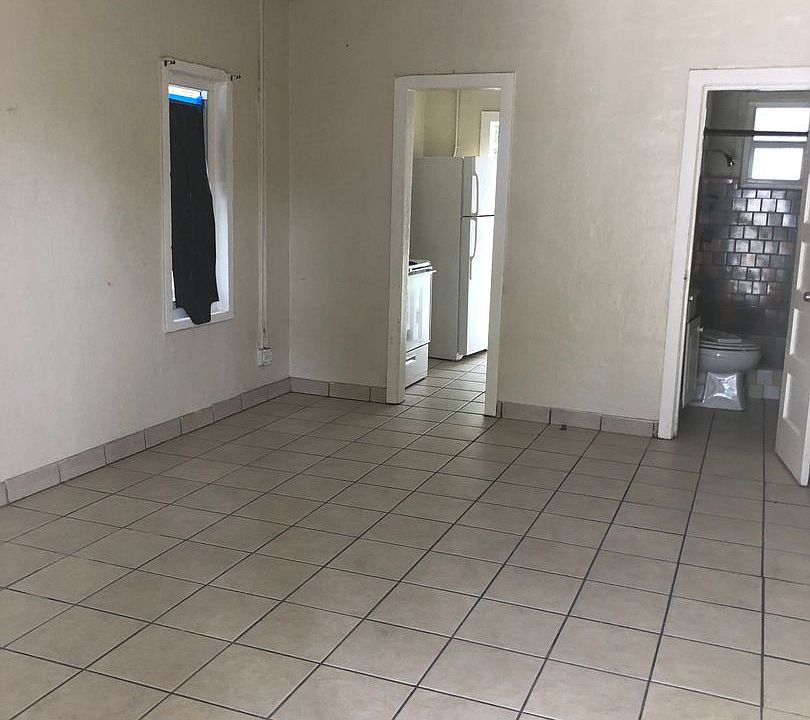 1st image of 407 NW 13th Ave