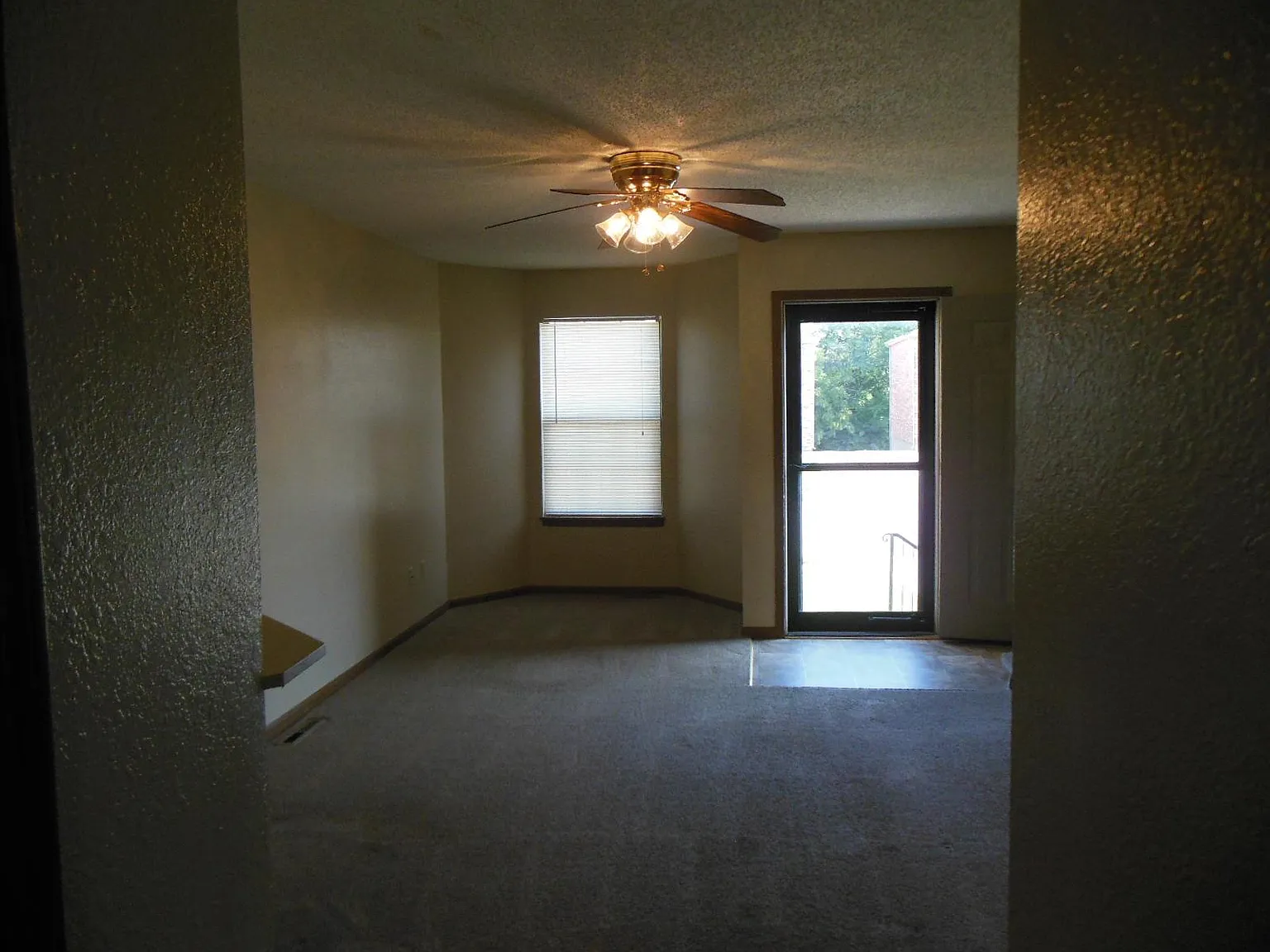 605 NE English Manor Dr — Photo 3
