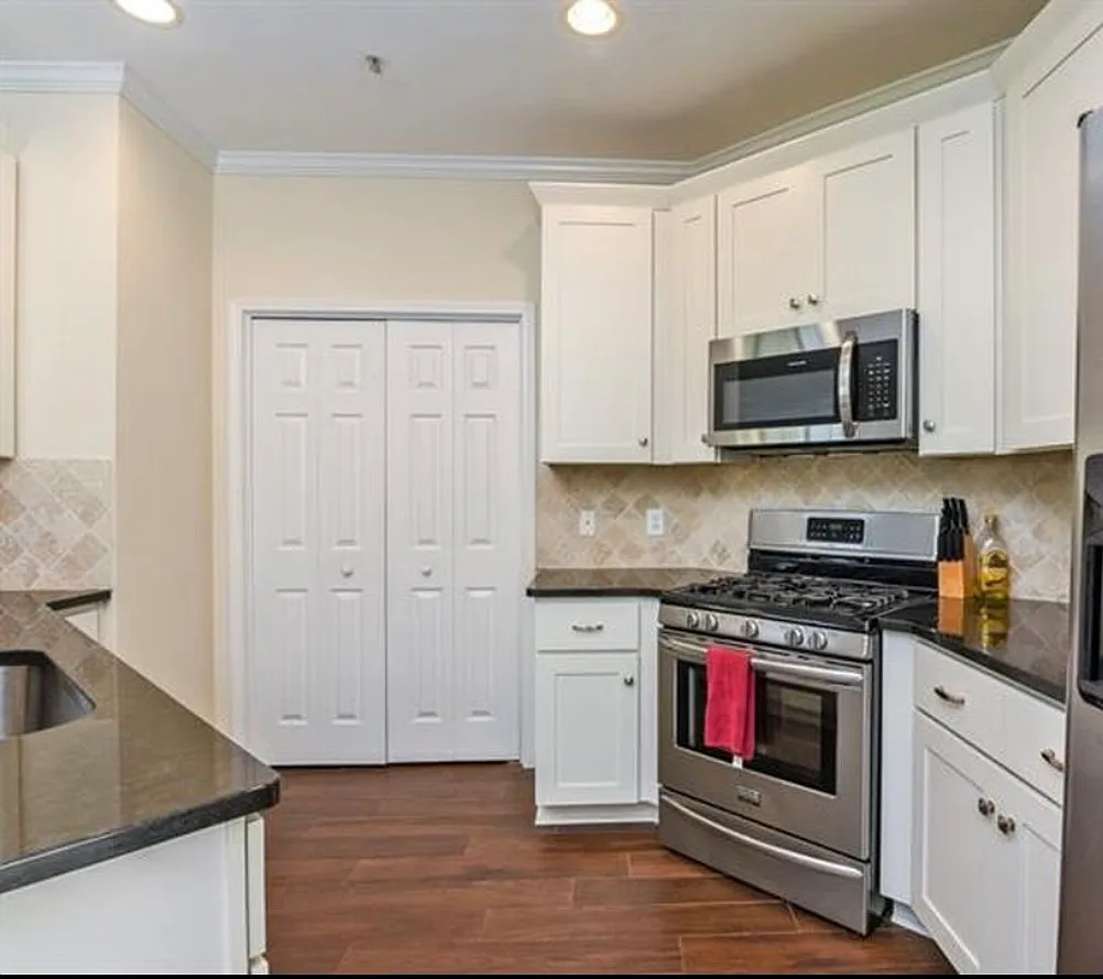 2 bed, 1059 sqft, $2,150 — Photo 3