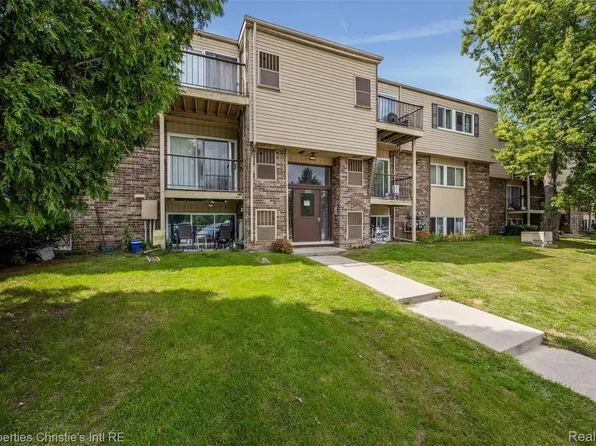 38255 Fairway Ct APT 74A, Clinton Township, MI 48038