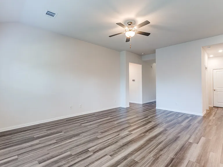 226 Stonebrook Trl — Photo 16