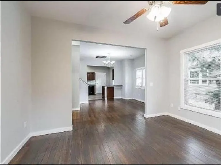 305 S Green St — Photo 13