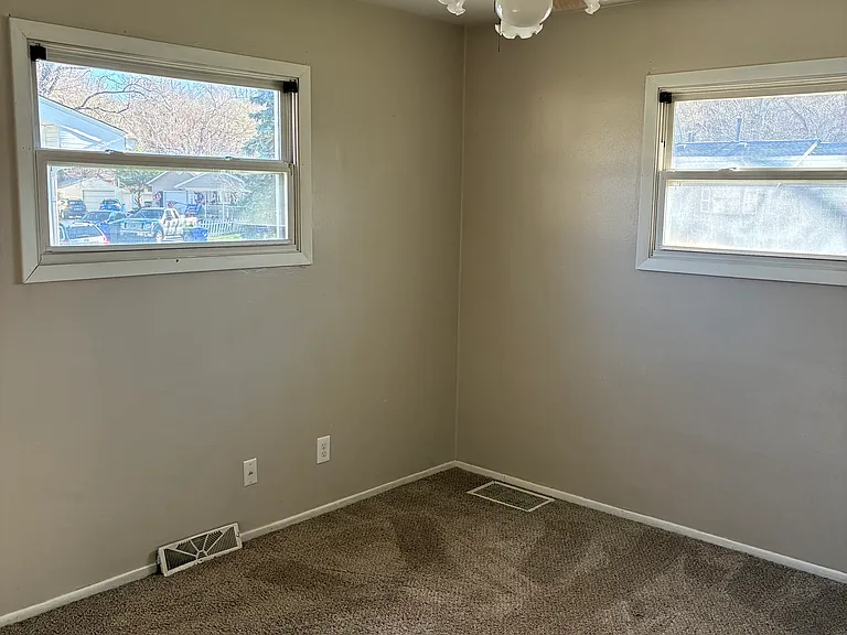 5716 N Terrace Ct — Photo 10