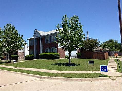3rd image of 904 Brae Loch Dr