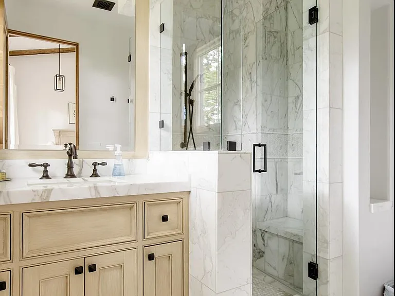2nd master suite ensuite full bath