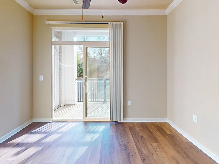 Signal Hill Apartment Homes — Photo 37