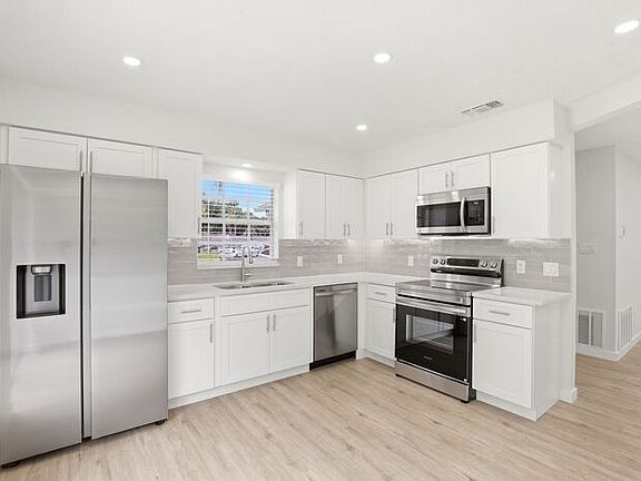 5th image of 1093 Laurel Oaks Ct