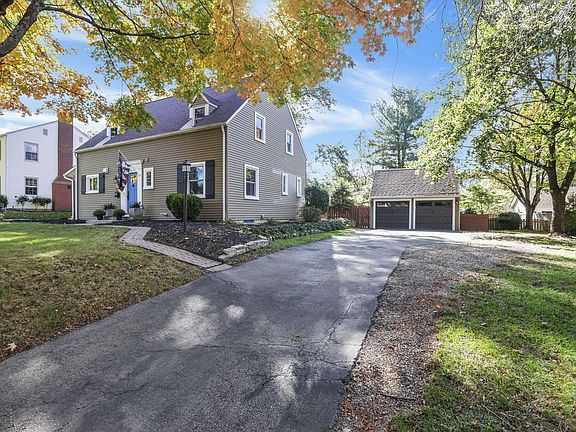 4th image of 151 W Beaumont Rd