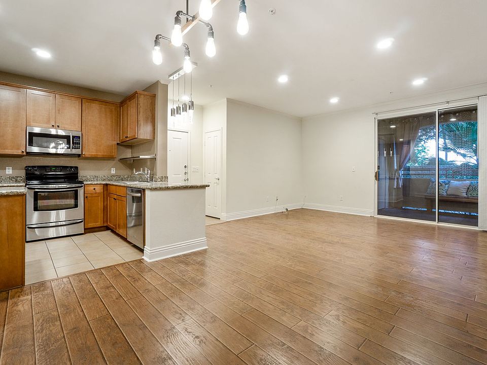 1st image of 22681 Oak Grv #112