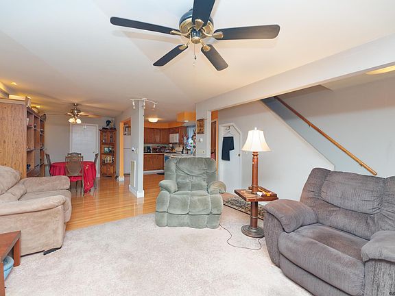 3rd image of 28 1st Ave