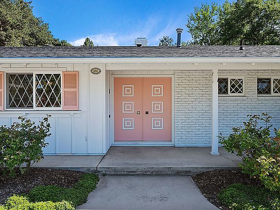 5th image of 4811 W Hillcrest Dr