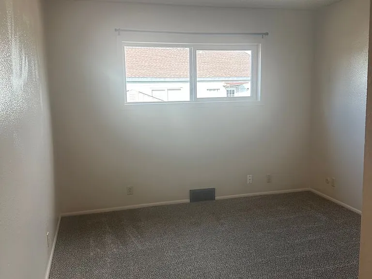 515 Jensen St — Photo 6