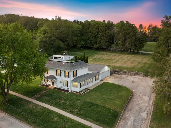 307 E Mission St, Strawberry Point, IA 52076