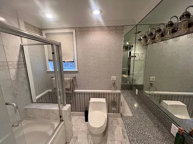 Upstairs full bath