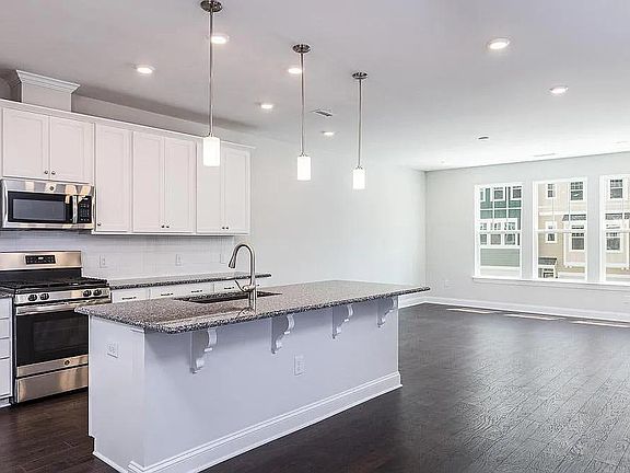 5th image of 1077 Manorhaven Dr