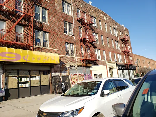 Rented by Signature Property Realty | media 37
