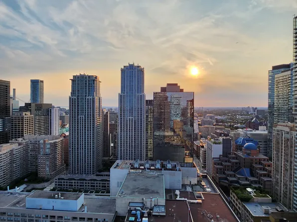 21 Carlton St, Toronto, ON