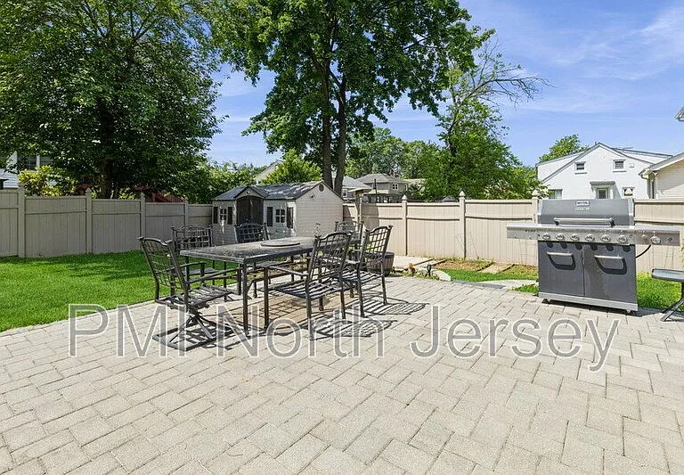 150 Pleasant Ave — Photo 47