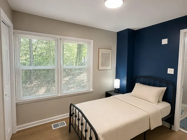 142 Holly Rd NW #2 — Photo 2