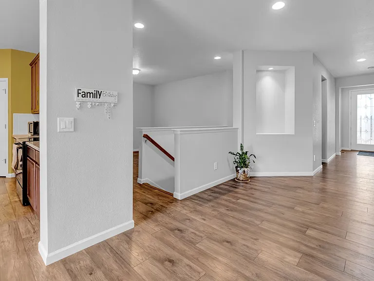 1086 McMurdo Cir — Photo 4