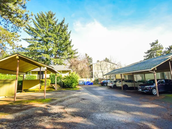 3930 SW Plum St #1-3-8, Portland, OR 97219