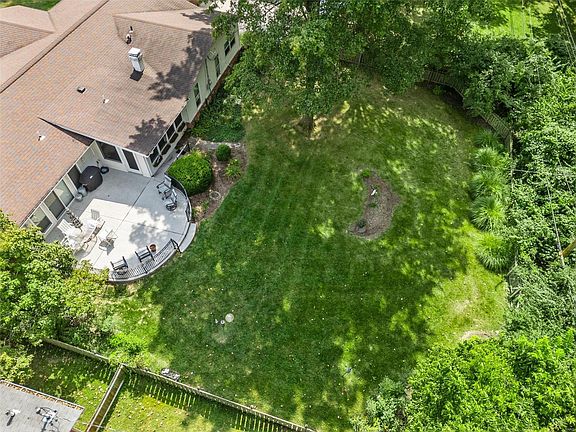 3rd image of 324 Algonquin Dr